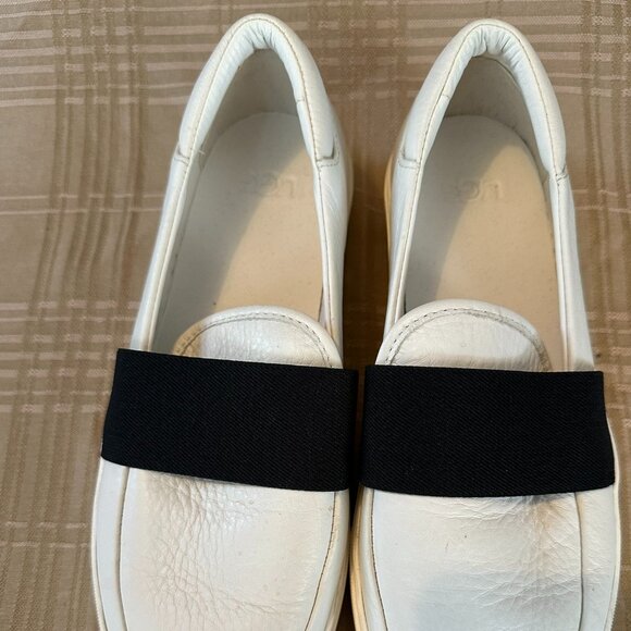 womans UGG Tennis Shoes White leather size 8.5 with black strap - Picture 2 of 3